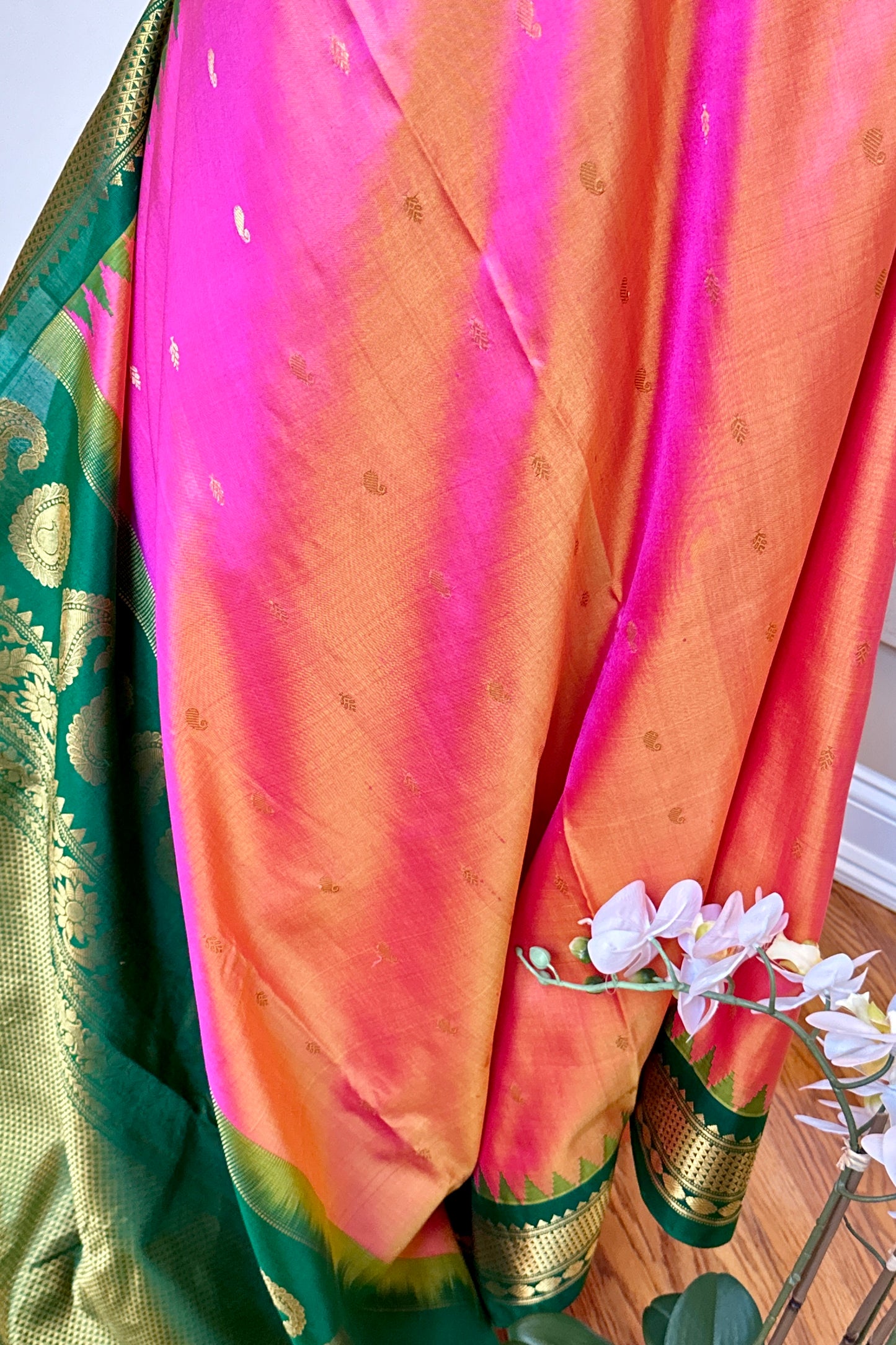 Gadwal Silk Saree - AW1086GS