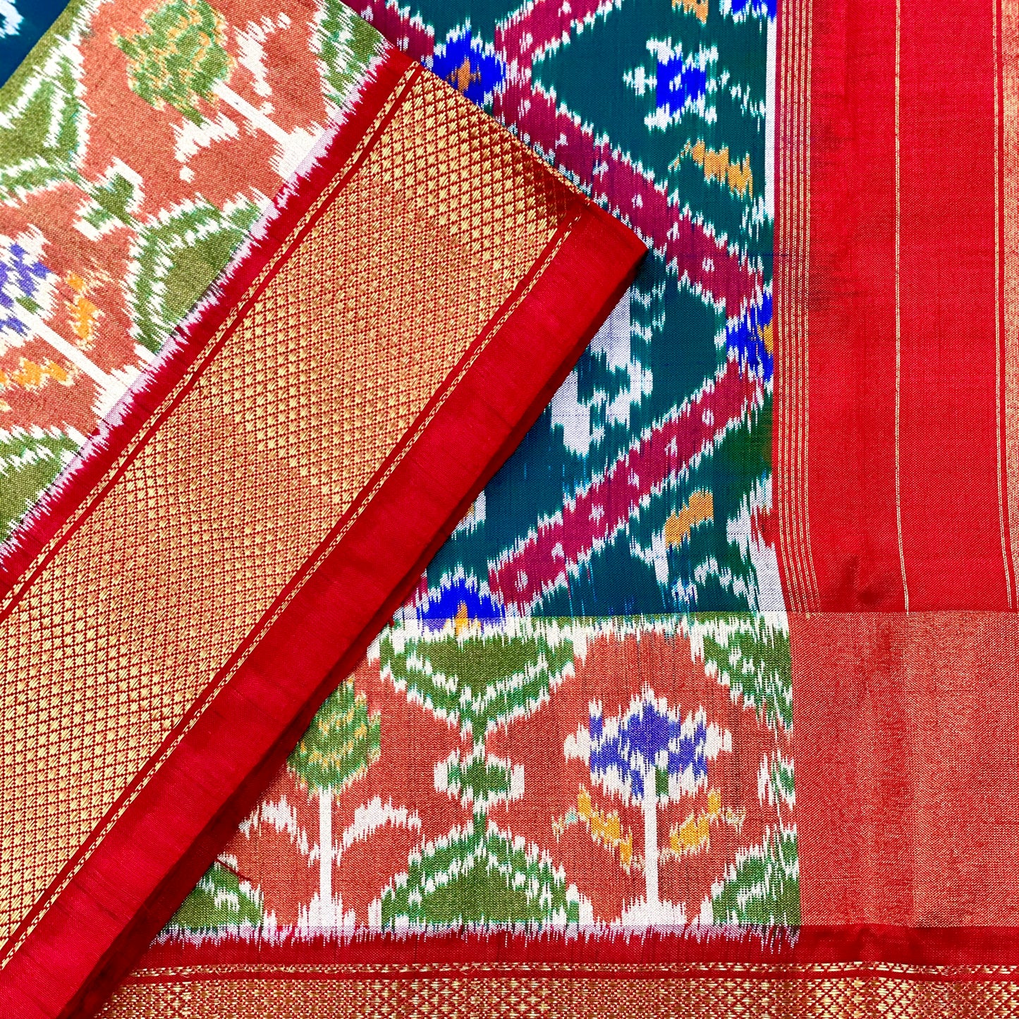 Pochampally Ikkat Silk Saree - AW1034PT