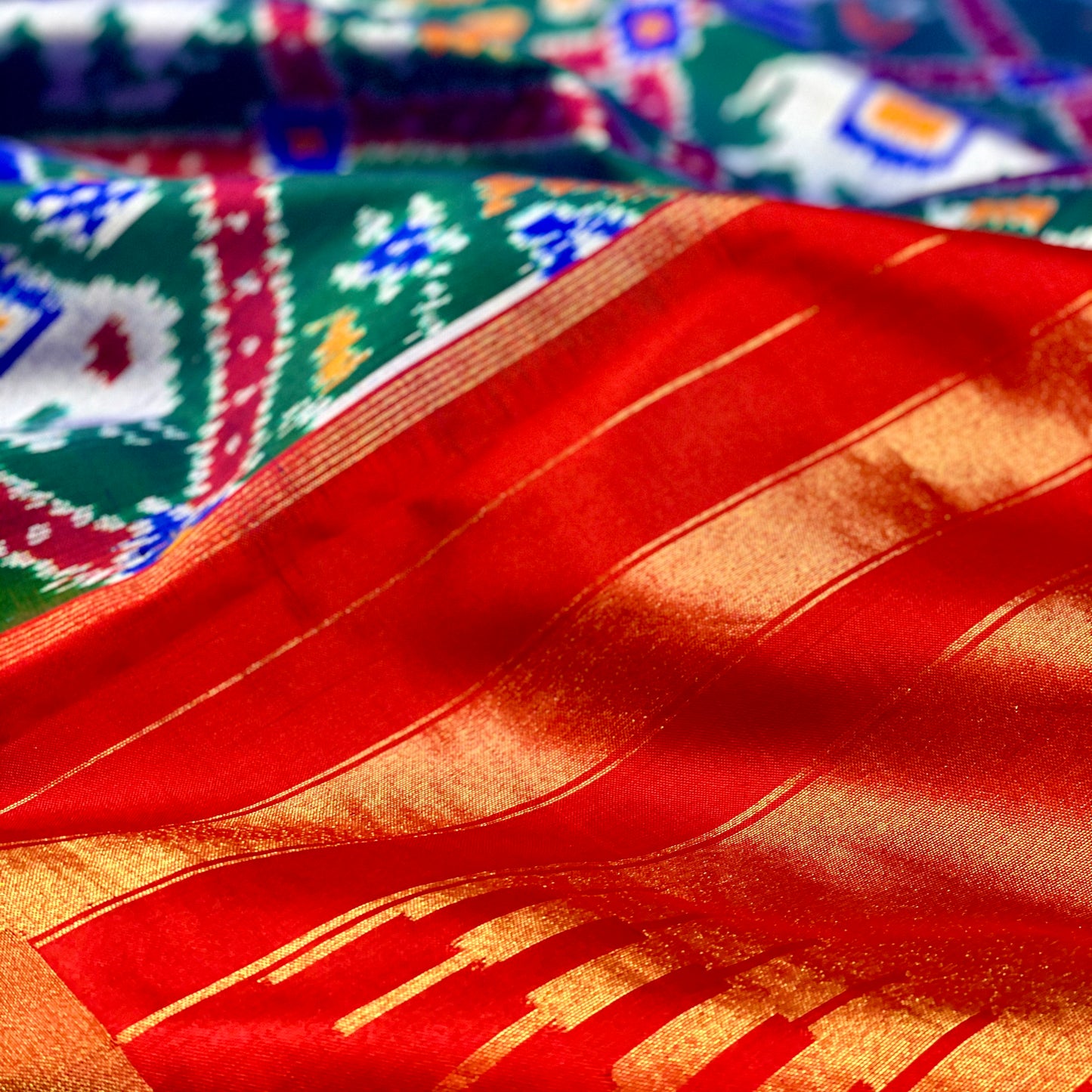 Pochampally Ikkat Silk Saree - AW1034PT